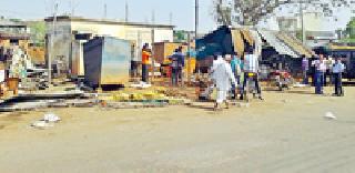 Destroyed five shops in the crash | वाहनाच्या धडकेत पाच दुकाने उद्ध्वस्त