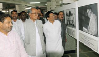 Digvijay Singh visits Dikshitbhai Bhoomi | दिग्विजय सिंह यांची दीक्षाभूमीला भेट