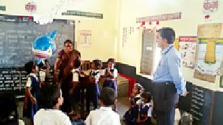 Prior to the deadline, the entrance festival of the Zilla Parishad | मुदतीपूर्वीच जिल्हा परिषद शाळात प्रवेशोत्सव Prior to the deadline, the entrance festival of the Zilla Parishad | मुदतीपूर्वीच जिल्हा परिषद शाळात प्रवेशोत्सव