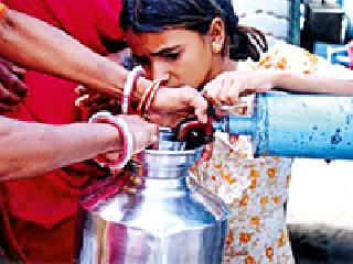 Sanegurujinagar in Loharab awakened to water | लोहारातील सानेगुरुजीनगर पाण्यासाठी जागतोय