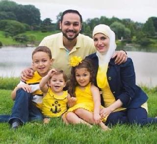 In America, the Muslim family was forced to leave the plane, discriminated against | अमेरिकेत मुस्लीम कुटुंबाला विमानातून उतरवले, भेदभावाचा आरोप In America, the Muslim family was forced to leave the plane, discriminated against | अमेरिकेत मुस्लीम कुटुंबाला विमानातून उतरवले, भेदभावाचा आरोप