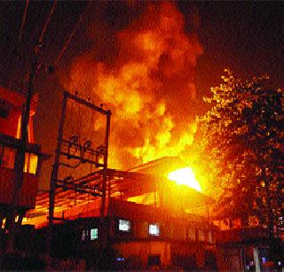 Terrible fire to Vasai plastic companies | वसईतील प्लास्टिक कंपन्यांना भीषण आग