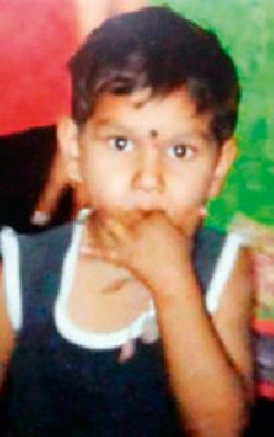 Finally, Nitin's dead body was found in the well | अखेर बेपत्ता नितीनचा मृतदेहच विहीरीत सापडला Finally, Nitin's dead body was found in the well | अखेर बेपत्ता नितीनचा मृतदेहच विहीरीत सापडला