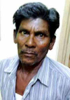 The sting of the insect bites from the ears | दातातील किडे कानातून काढणाऱ्या भोंदूबाबाला अटक