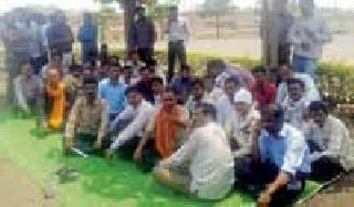 Local work in Ratan India | ‘रतन इंडिया’त स्थानिकांचे कामबंद Local work in Ratan India | ‘रतन इंडिया’त स्थानिकांचे कामबंद