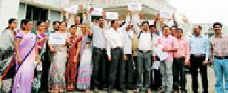 Governance decision prohibition teachers | शासन निर्णयाचा शिक्षकांनी केला निषेध Governance decision prohibition teachers | शासन निर्णयाचा शिक्षकांनी केला निषेध