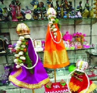 Gudi Mini, still insist on tradition! | गुढी मिनी, तरीही परंपरा जपण्याचा आग्रह! Gudi Mini, still insist on tradition! | गुढी मिनी, तरीही परंपरा जपण्याचा आग्रह!