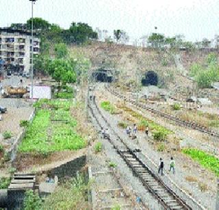 Funeral workout for funeral | अंत्यविधीसाठी जीवघेणी कसरत Funeral workout for funeral | अंत्यविधीसाठी जीवघेणी कसरत