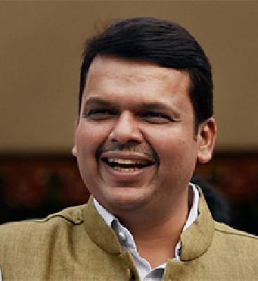 Shreya's politics from Shivaji Maharaj's memorial | शिवाजी महाराजांच्या स्मारकावरून श्रेयाचं राजकारण