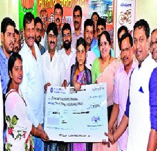 51 thousand paid by the workers | कार्यकर्त्यांनी दिले ५१ हजार 51 thousand paid by the workers | कार्यकर्त्यांनी दिले ५१ हजार