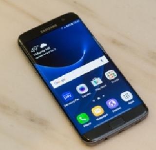 Samsung's Apple company collided, Galaxy S7, S7's cell phone sales increased | सॅमसंगची ऍपल कंपनीला टक्कर, गॅलक्सी एस 7, एस 7 एज मोबाईलच्या विक्रीत वाढ Samsung's Apple company collided, Galaxy S7, S7's cell phone sales increased | सॅमसंगची ऍपल कंपनीला टक्कर, गॅलक्सी एस 7, एस 7 एज मोबाईलच्या विक्रीत वाढ