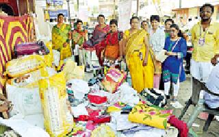 'Dan Mahotsav' for drought-hit people | दुष्काळग्रस्तांसाठी ‘दान महोत्सव’ 'Dan Mahotsav' for drought-hit people | दुष्काळग्रस्तांसाठी ‘दान महोत्सव’