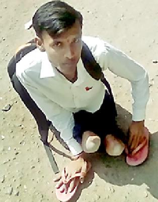 Handicapped fountain of handicapped Dilip donates | अपंग दिलीपच्या दानाने वाहतो माणुसकीचा झरा Handicapped fountain of handicapped Dilip donates | अपंग दिलीपच्या दानाने वाहतो माणुसकीचा झरा