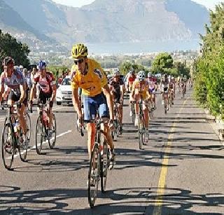 The doctor is running for health awareness | आरोग्य जागृतीसाठी धावताहेत डॉक्टर The doctor is running for health awareness | आरोग्य जागृतीसाठी धावताहेत डॉक्टर