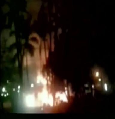 The fire at the Temple of Puttingal Devi is the danger bell - Oman Chandi | पुत्तिंगल देवीच्या मंदिरातली आग म्हणजे धोक्याची घंटा- ओमन चंडी