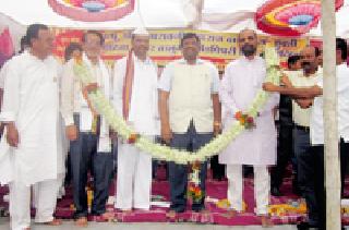 Hundreds of civilians took the decision to get rid of the addiction | दरूर येथे शेकडो नागरिकांनी घेतला व्यसनमुक्तीचा संकल्प Hundreds of civilians took the decision to get rid of the addiction | दरूर येथे शेकडो नागरिकांनी घेतला व्यसनमुक्तीचा संकल्प