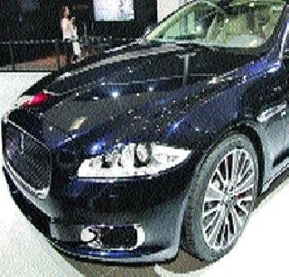 Cheap car in the city likes | शहरात महागड्या कारला पसंती Cheap car in the city likes | शहरात महागड्या कारला पसंती