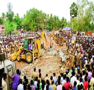 Rescue work at the fire-fighting station | अग्निकांडस्थळी युद्धस्तरावर बचावकार्य Rescue work at the fire-fighting station | अग्निकांडस्थळी युद्धस्तरावर बचावकार्य