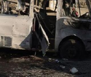 One person died and six injured in Kabul attack on government employees | काबूलमध्ये सरकारी कर्मचा-यांच्या बसवर हल्ला, एकाचा मृत्यू तर ६ जखमी One person died and six injured in Kabul attack on government employees | काबूलमध्ये सरकारी कर्मचा-यांच्या बसवर हल्ला, एकाचा मृत्यू तर ६ जखमी