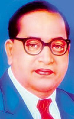 Arrangement of Police in Irvine Chowk | इर्विन चौकात पोलिसांचा चोख बंदोबस्त