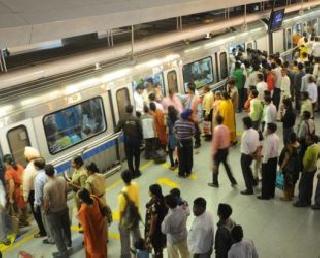 If the face is covered then the metro will not get access | चेहरा झाकला असेल तर मेट्रोत प्रवेश मिळणार नाही If the face is covered then the metro will not get access | चेहरा झाकला असेल तर मेट्रोत प्रवेश मिळणार नाही