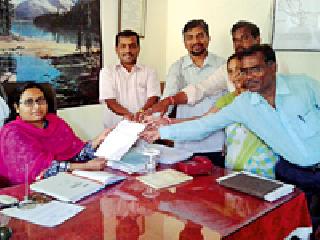 Employee Written Movement | कर्मचाऱ्यांचे लेखणीबंद आंदोलन