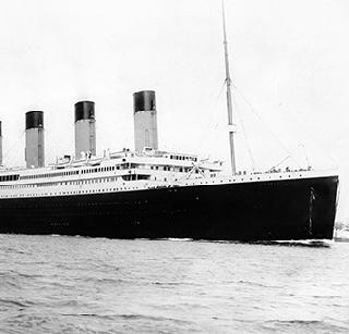 Today, the Titanic water reservoir completes 104 years | टायटॅनिकच्या जलसमाधीला आज १०४ वर्ष पूर्ण Today, the Titanic water reservoir completes 104 years | टायटॅनिकच्या जलसमाधीला आज १०४ वर्ष पूर्ण