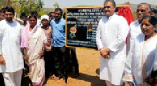 Building and publications of development works in Adyal area | अड्याळ परिसरात विकासकामांचे भूमिपूजन व लोकार्पण Building and publications of development works in Adyal area | अड्याळ परिसरात विकासकामांचे भूमिपूजन व लोकार्पण