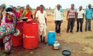 In Chandrapur district of the Marathwada | मराठवाड्यातील शेतमजूर चंद्रपूर जिल्ह्यात