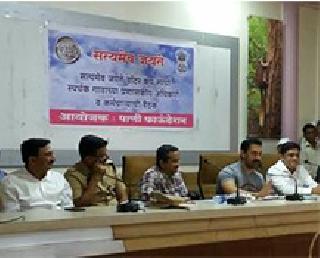 Satyat devastated with Amir's visit! | आमीरच्या भेटीवरुन साताऱ्यात वादंग ! Satyat devastated with Amir's visit! | आमीरच्या भेटीवरुन साताऱ्यात वादंग !