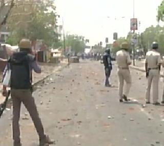 Violent turn of the Patel agitation in Gujarat, curfew in Mehsana | गुजरातमध्ये पटेल आंदोलनाला हिंसक वळण, मेहसाणामध्ये संचारबंदी Violent turn of the Patel agitation in Gujarat, curfew in Mehsana | गुजरातमध्ये पटेल आंदोलनाला हिंसक वळण, मेहसाणामध्ये संचारबंदी