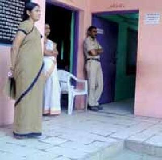 Voters have voted lesson in by-election | पोटनिवडणुकीकडे मतदारांनी फिरविली पाठ Voters have voted lesson in by-election | पोटनिवडणुकीकडे मतदारांनी फिरविली पाठ