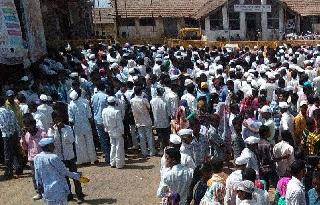 Voters elect to new voters by pushing the proposers | प्रस्थापितांना धक्का देत मतदारांची नवोदितांना पसंती