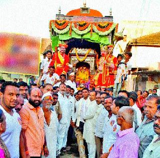 Ram Rath captivates with zeal | रामरथ मिरवणूक उत्साहात