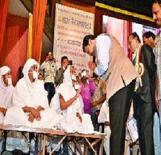 Jain religions contributed big | जैन धर्मीयांचे योगदान मोठे Jain religions contributed big | जैन धर्मीयांचे योगदान मोठे