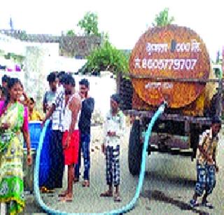 In Latur, only 25 lakh liters of water supply from 50 lakhs | लातूरमध्ये ५० लाखांपैकी केवळ २५ लाख लीटर पाणीपुरवठा In Latur, only 25 lakh liters of water supply from 50 lakhs | लातूरमध्ये ५० लाखांपैकी केवळ २५ लाख लीटर पाणीपुरवठा