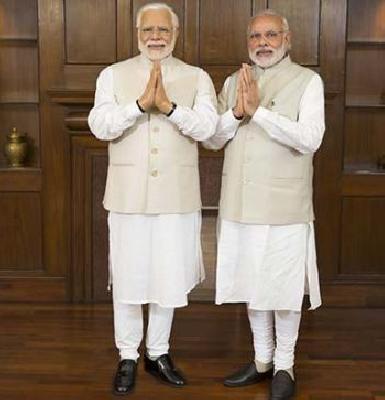 When Narendra Modi meets Narendra Modi ... | नरेंद्र मोदी जेव्हा भेटतात नरेंद्र मोदींना...