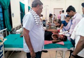 23 people injured in traffic accident | ट्रॅक्टर उलटल्याने २३ जण जखमी