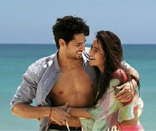 First Look Release in Siddhartha and Katrina's 'Bar Bar Look' | सिद्धार्थ आणि कतरिनाचा 'बार बार देखो'मधील फर्स्ट लूक रिलीज