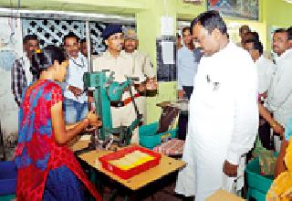 Work in the service of patient service as well as understanding God's service | रुग्णसेवा हीच ईश्वरसेवा समजून कार्य करा Work in the service of patient service as well as understanding God's service | रुग्णसेवा हीच ईश्वरसेवा समजून कार्य करा