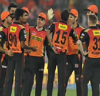 Sunrisers' Victory hat-tricks | सनरायझर्सची विजयाची हॅट्ट्रिक Sunrisers' Victory hat-tricks | सनरायझर्सची विजयाची हॅट्ट्रिक