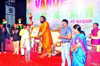 Satguru Foundation honors the honor of various dignitaries on behalf of | सत्गुरू फाउंडेशनच्या वतीने विविध क्षेत्रातील मान्यवरांचा गौरव