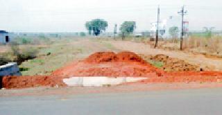 Emergency work done by knockout bypass is done promptly | घुग्घूस बायपासची रखडलेली कामे तातडीने पूर्ण करा Emergency work done by knockout bypass is done promptly | घुग्घूस बायपासची रखडलेली कामे तातडीने पूर्ण करा