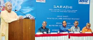 Government does not run the country because of the activism of the society | सरकार नव्हे समाजाच्या सक्रियतेमुळे देश चालतो