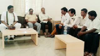 The fund went back due to the inability of the Guardian Minister | पालकमंत्र्यांच्या निष्क्रियतेमुळे निधी परत गेला