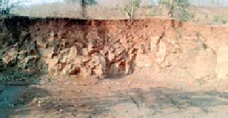 Illegal exploration in the forest area | वनक्षेत्रात अवैध उत्खनन