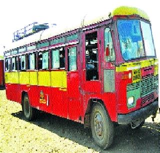 ST traveler! | एसटी प्रवासी ताटकळत! ST traveler! | एसटी प्रवासी ताटकळत!