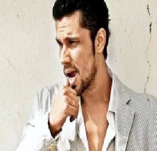 Pale flick due to a poor screenplay | दुबळ्या पटकथेमुळे रंग फिका