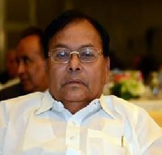 Congress rejects treasurer himself - steps | काँग्रेसचे खजिनदारपद स्वत: नाकारले - कदम