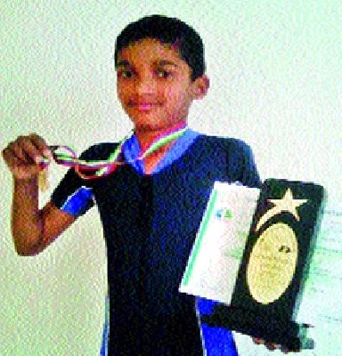 Abhijit first in National Yoga Tournament | राष्ट्रीय योगा स्पर्धेत अभिजीत प्रथम